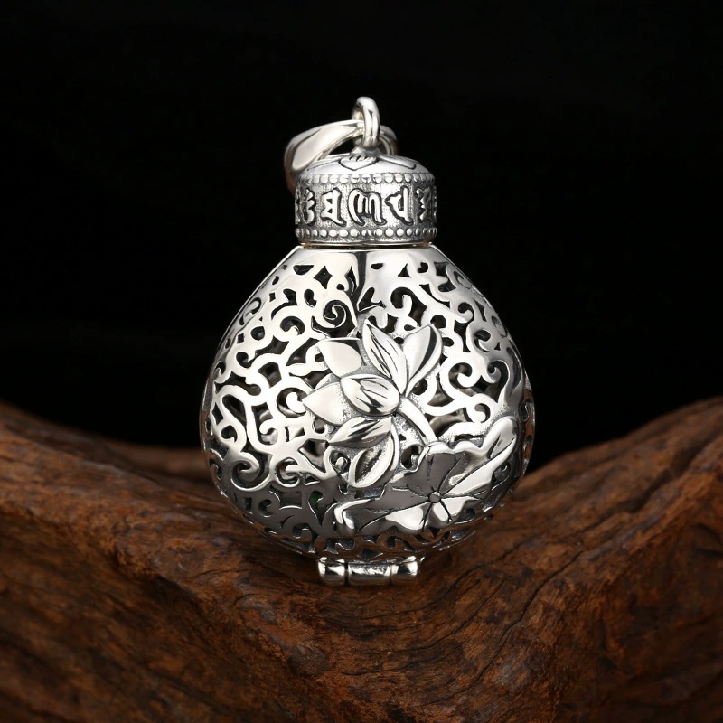 Openable Hollow Lotus Scented Pendant for Men and Women, Vintage Chinese Classical Hanging Ornament, Ethnic Style Necklace Wholesale