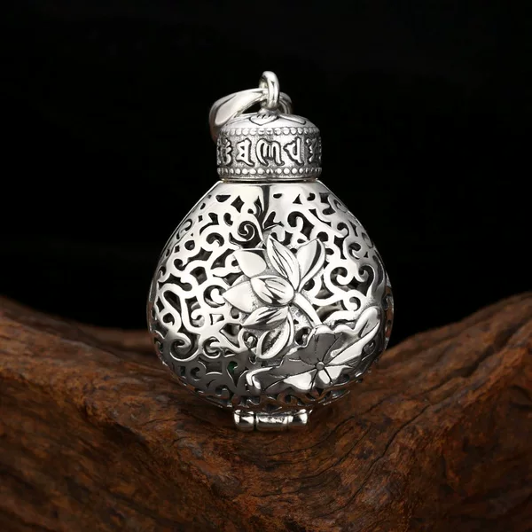 Openable Hollow Lotus Scented Pendant for Men and Women, Vintage Chinese Classical Hanging Ornament, Ethnic Style Necklace Wholesale