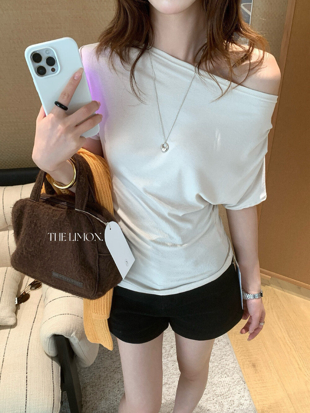 Quần short jean nữ lưng cao thiết kế hai khuy, dáng ôm gọn, phối màu cơ bản — màu đen, trắng ngà, màu kaki chi tiết 16