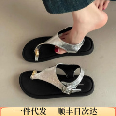 绝美平底夹脚套趾凉鞋女款2025新款配裙子网红人字拖沙滩罗马凉鞋