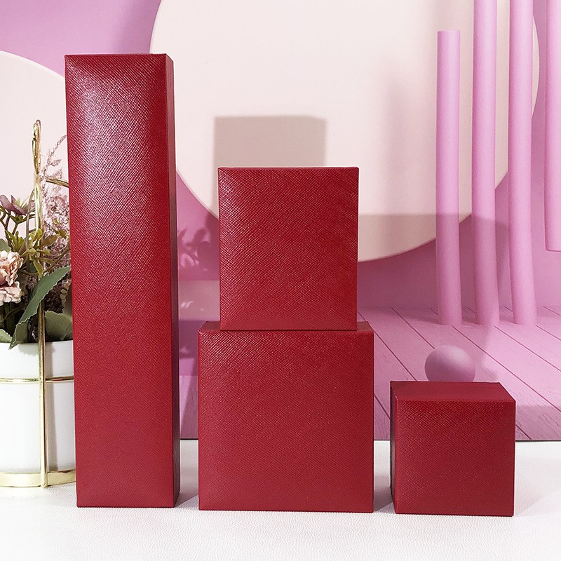 Venta directa de fábrica precio de fábrica gran tela escocesa roja de cuero caja de joyería de papel de plástico de ángulo recto caja de embrión en stock caja de joyería al por mayor
