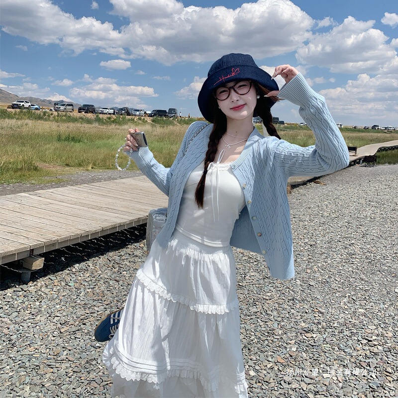 Blue cable-knit sweater cardigan for women, spring/autumn 2026 new Korean style early autumn outfit, knitted top, pink Blue cable-knit sweater cardigan for women, spring/autumn 2026 new Korean style early autumn outfit, knitted top, pink