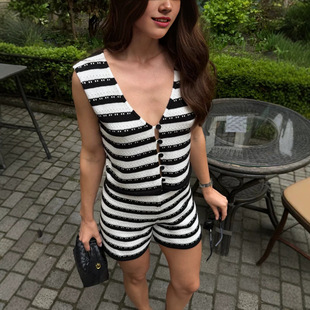 С���LV�I���Ӷ̿����o�䱳�����bŮʿ�ļ��l�y���e��ѝ�ɼ���