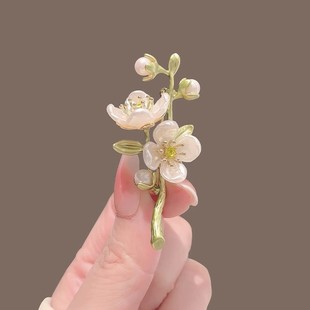 Artistic green jasmine brooch plant flower pearl corsage retro temperament suit anti-light buckle pin accessories