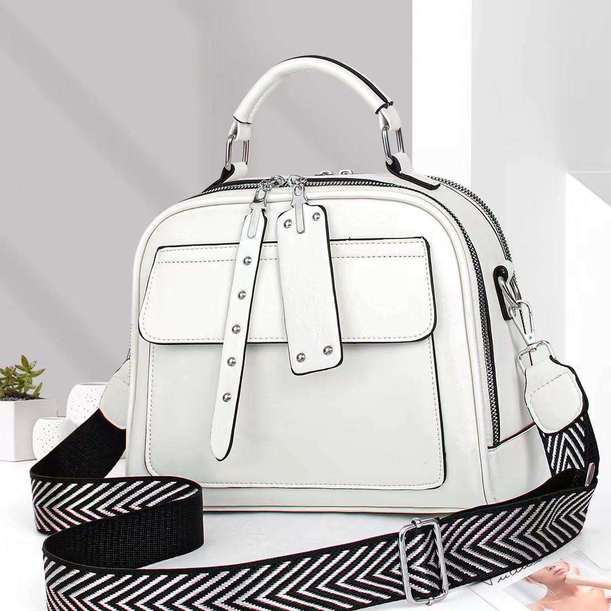 Cross-border 2026 Factory Direct Sale Popular Women's Crossbody Leather Bag Large Capacity Fashionable Simple Trendy_voghion.com