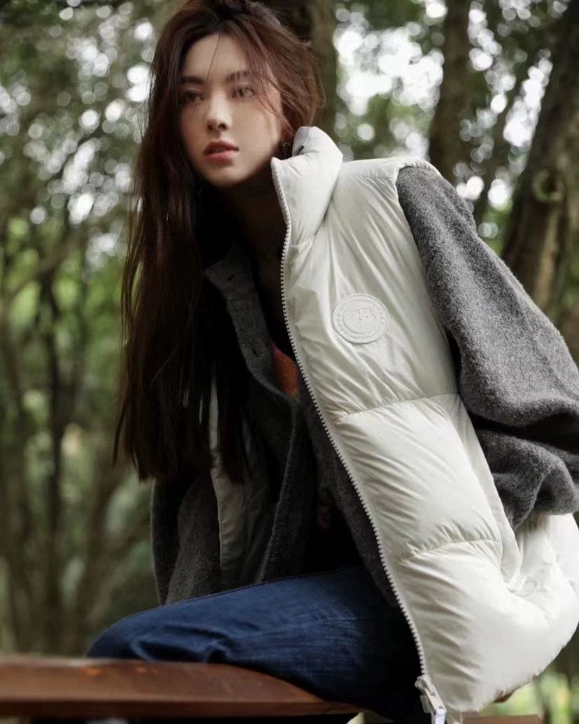 Down jacket, vest, warm capsule with down, (Physicals), white clothing