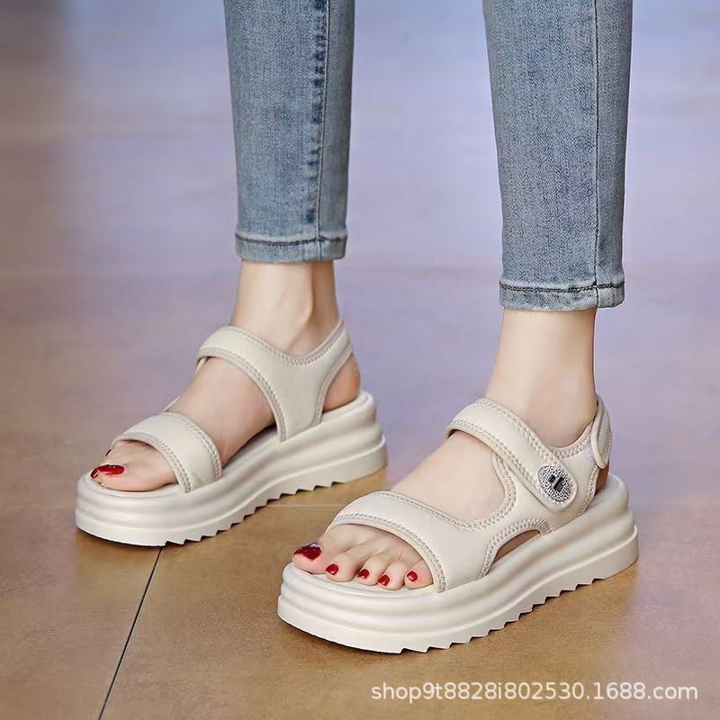 Sandallas deportivas de verano para mujeres 2026 nuevas playa no cansarse pies de suela gruesa con falda casual zapatillas