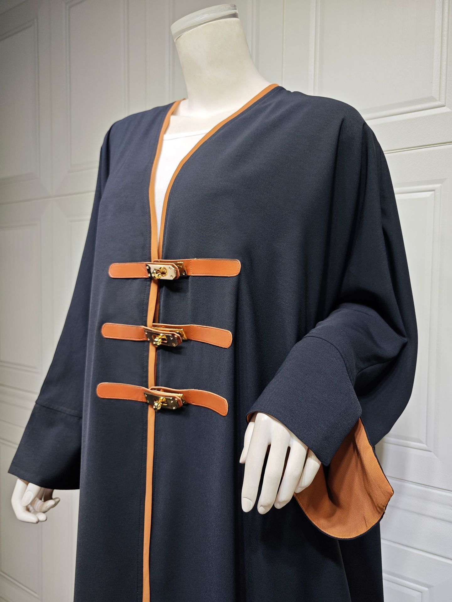 MQ090 Modest Fashion Cardigan With Leather Buttons Abaya Turkish Color-blocked Robe For Outerwear In Arabia_ecoleips.com