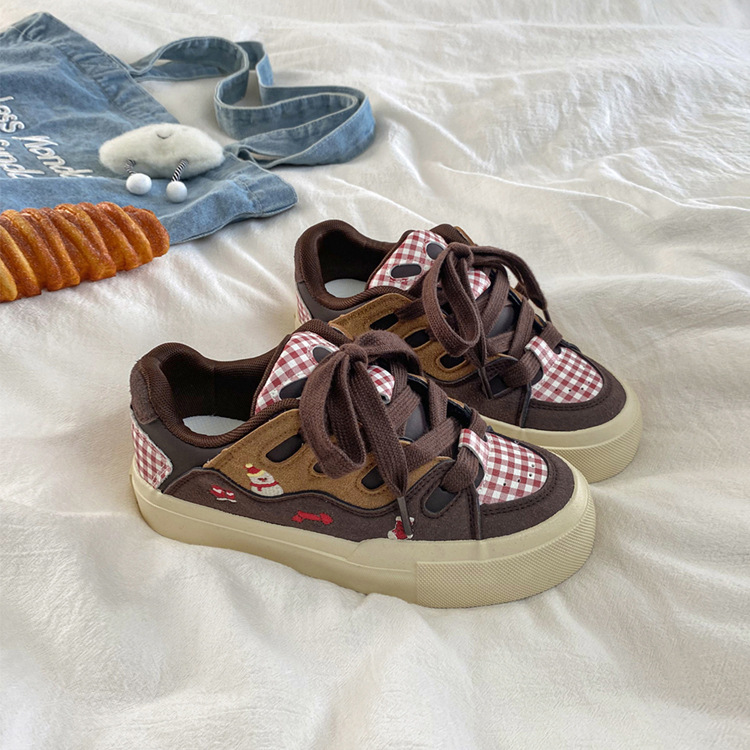 Zapatos deportivos blancos con suela gruesa, ajuste universal, otoño de 2025 nuevos zapatos de pan de nicho, zapatos de skate casuales retro cómodos para mujeres