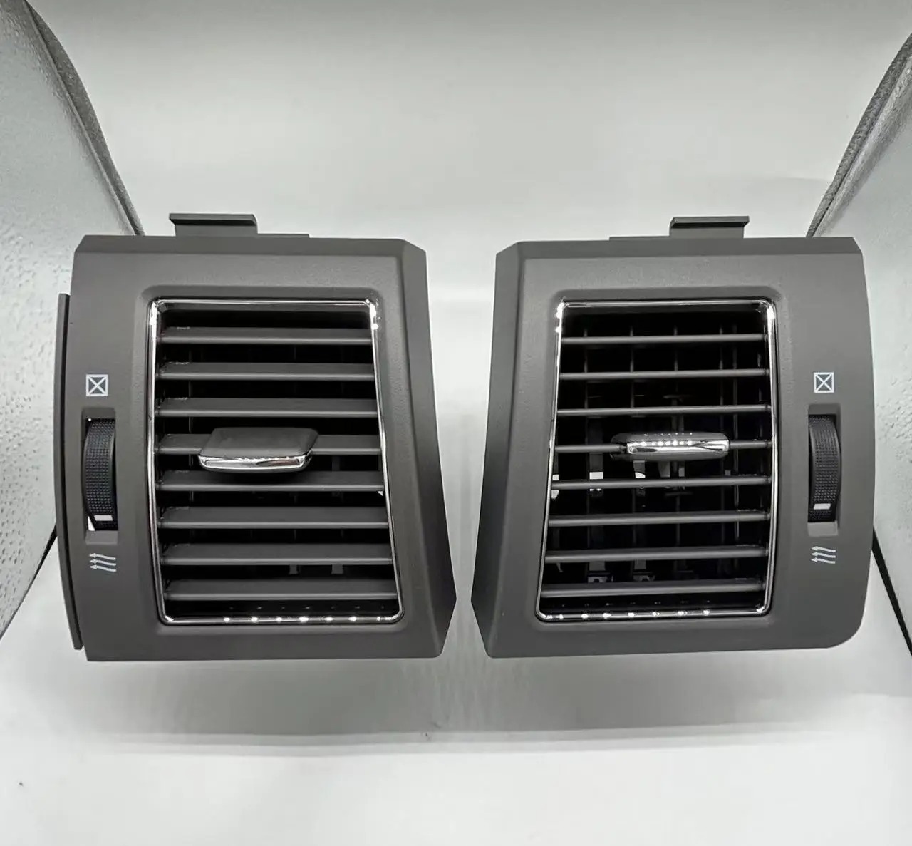 Suitable for Toyota Land Cruiser Lc200 2007-2016 Air Outlet Assembly Middle Side Air Outlet