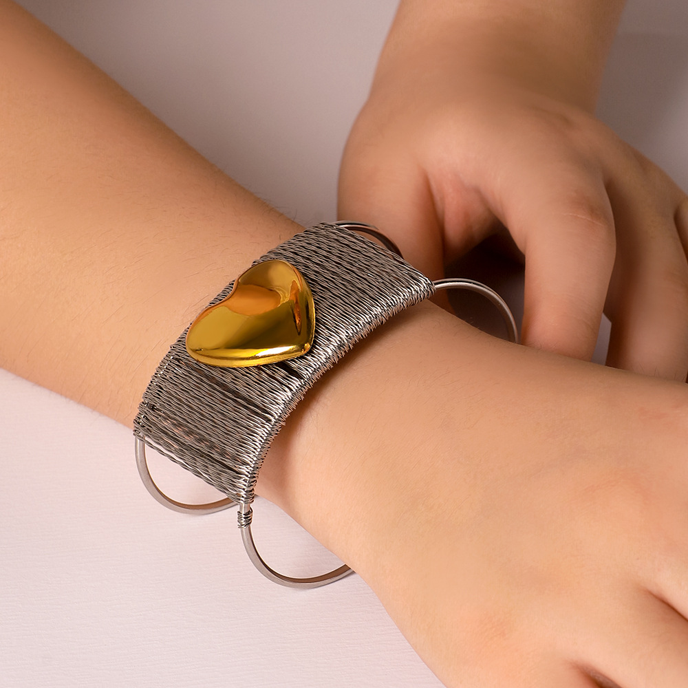 Bangle Classification 1 Piece Quantity Retro Simple Style Heart Shape 304 Stainless Steel Bangle In Bulk