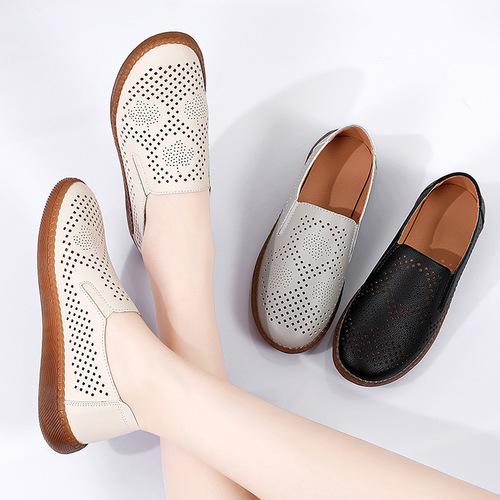 Women's Summer Hollow-out Flat Genuine Leather Shoes, Soft Sole, Versatile, for Middle-aged and Elderly Mothers, One-Piece Hole Shoes, Sandals