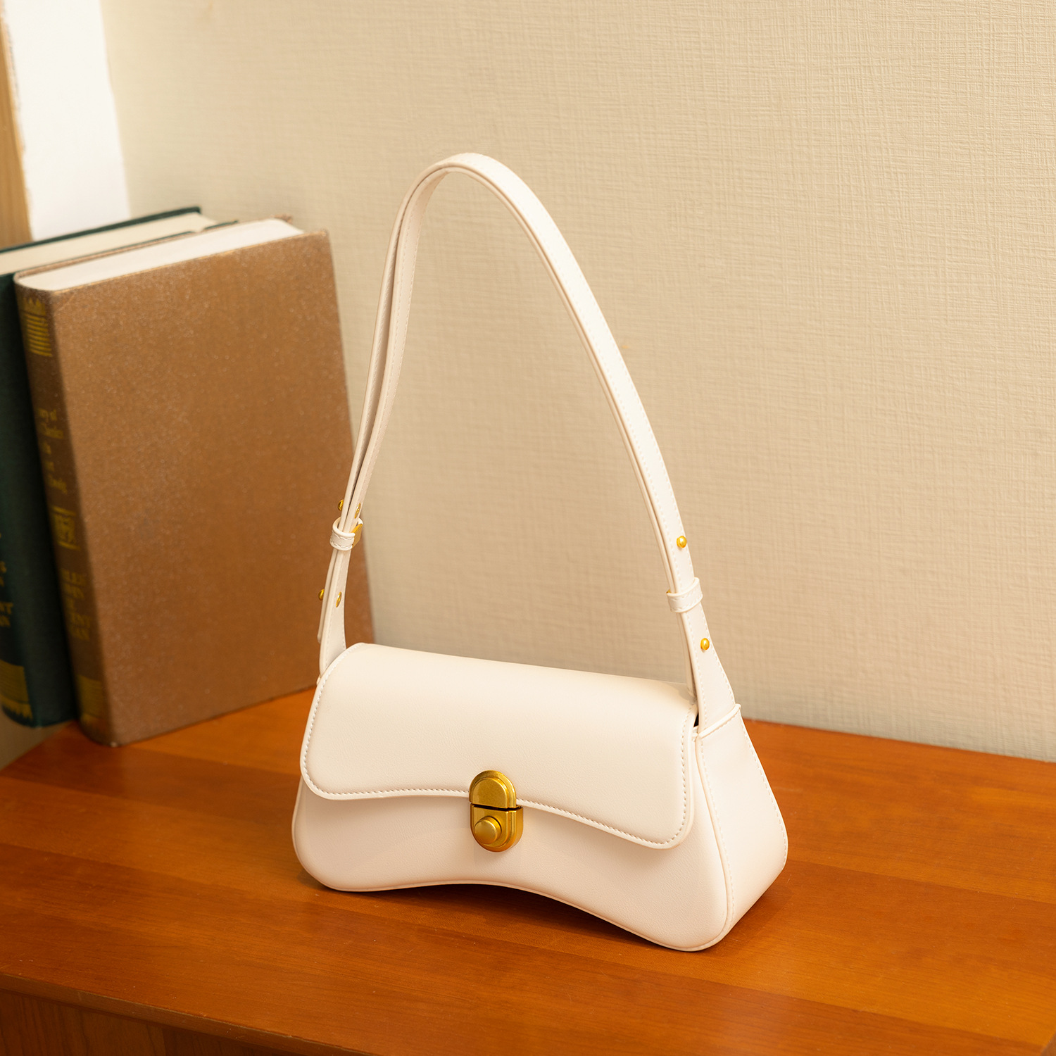 時尚女包批發2024春夏洋氣腋下通勤包日常通勤百搭單肩斜挎法棍包