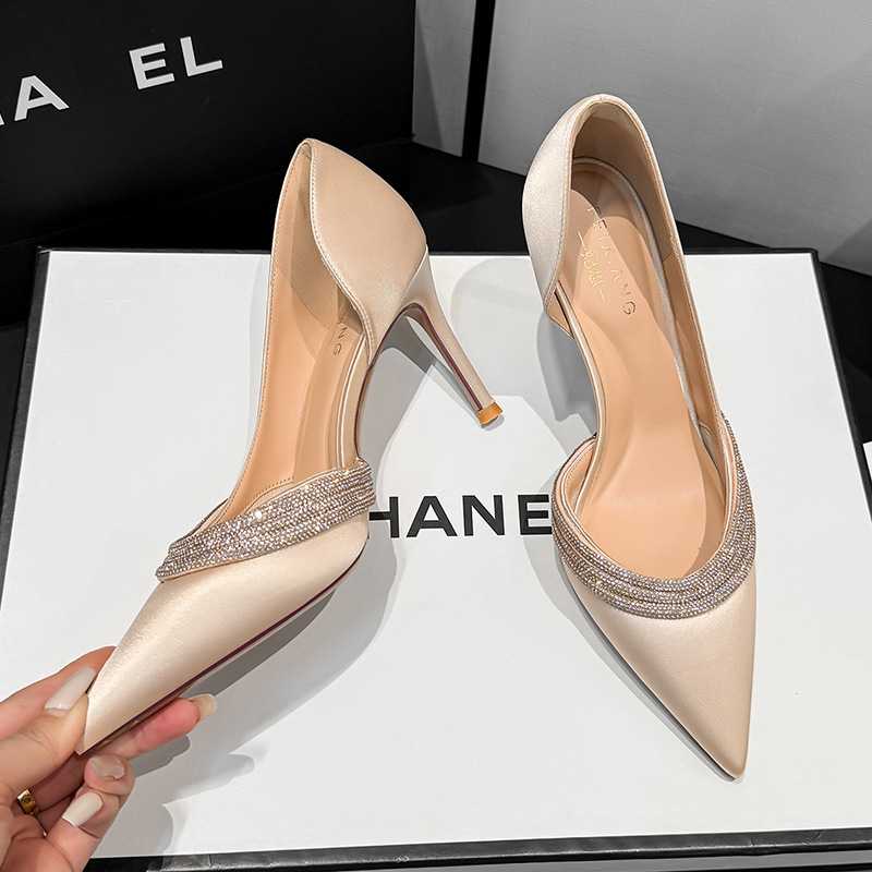 In-Stock Sheepskin Version Autumn/Winter New Pointed-Toe Women's Sandals with Thin High Heels, High-End Satin Side Cut-Out Design, Rhinestone Embellished Closed-Toe Shoes In-Stock Sheepskin Version Autumn/Winter New Pointed-Toe Women's Sandals with Thin High Heels, High-End Satin Side Cut-Out Design, Rhinestone Embellished Closed-Toe Shoes