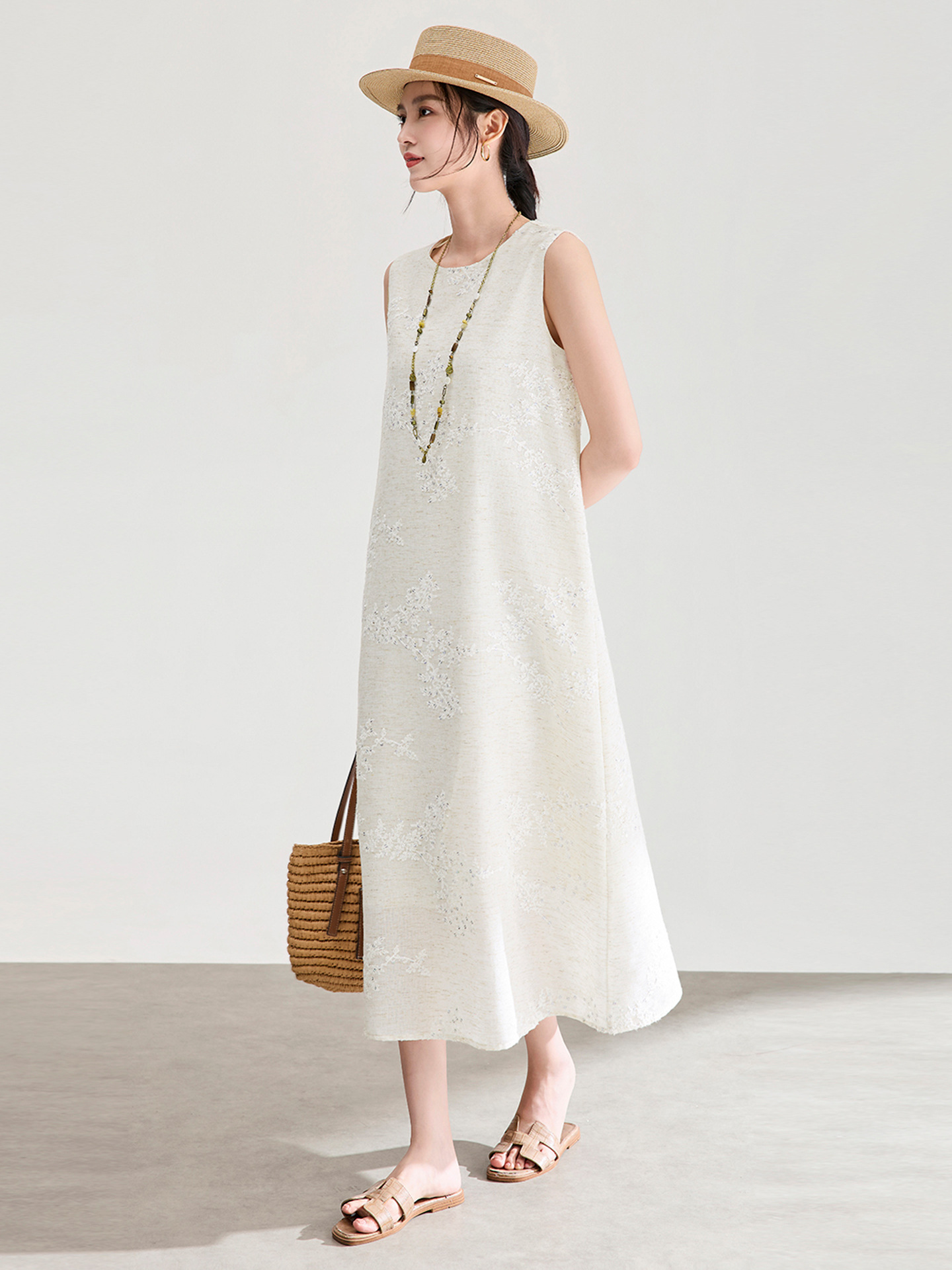 Đầm maxi nữ không tay thêu sequin hoa trắng phong cách nghỉ dưỡng — màu sắc