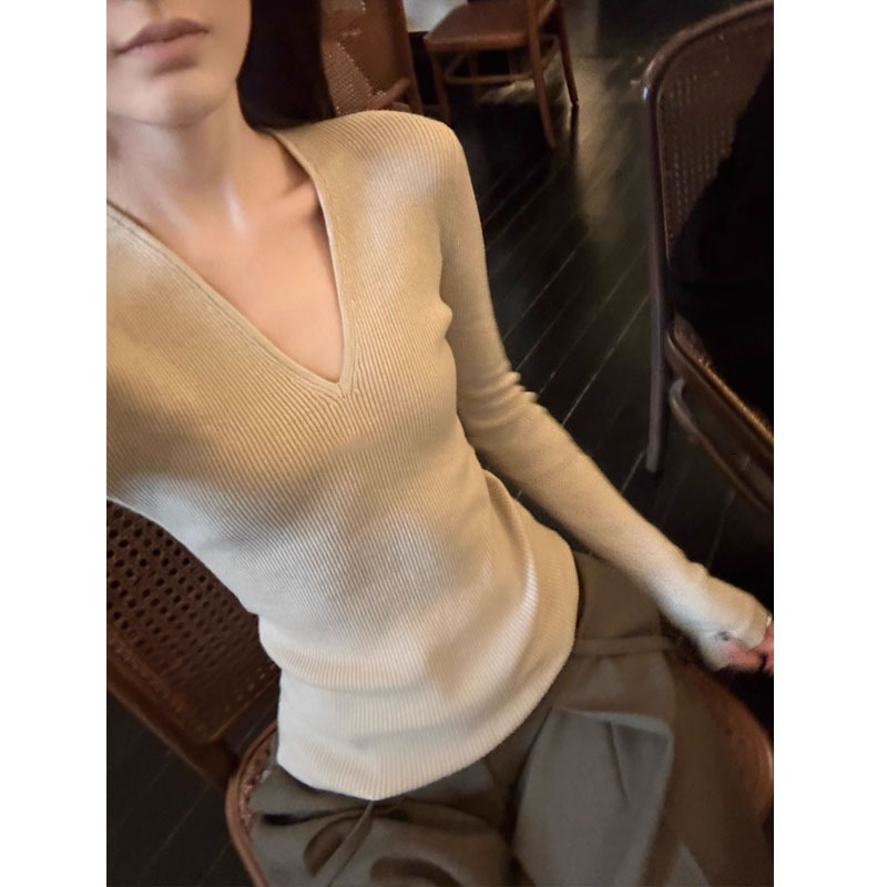2025 New Cream-Colored V-Neck Knitwear, Slim Fit, Versatile, Slimming Inner Layer, Tight-Fitting Cashmere Sweater for Women