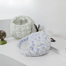 韩版褶皱云朵包2024新款潮小清新爱心手挽包羽绒手提包mini手机包