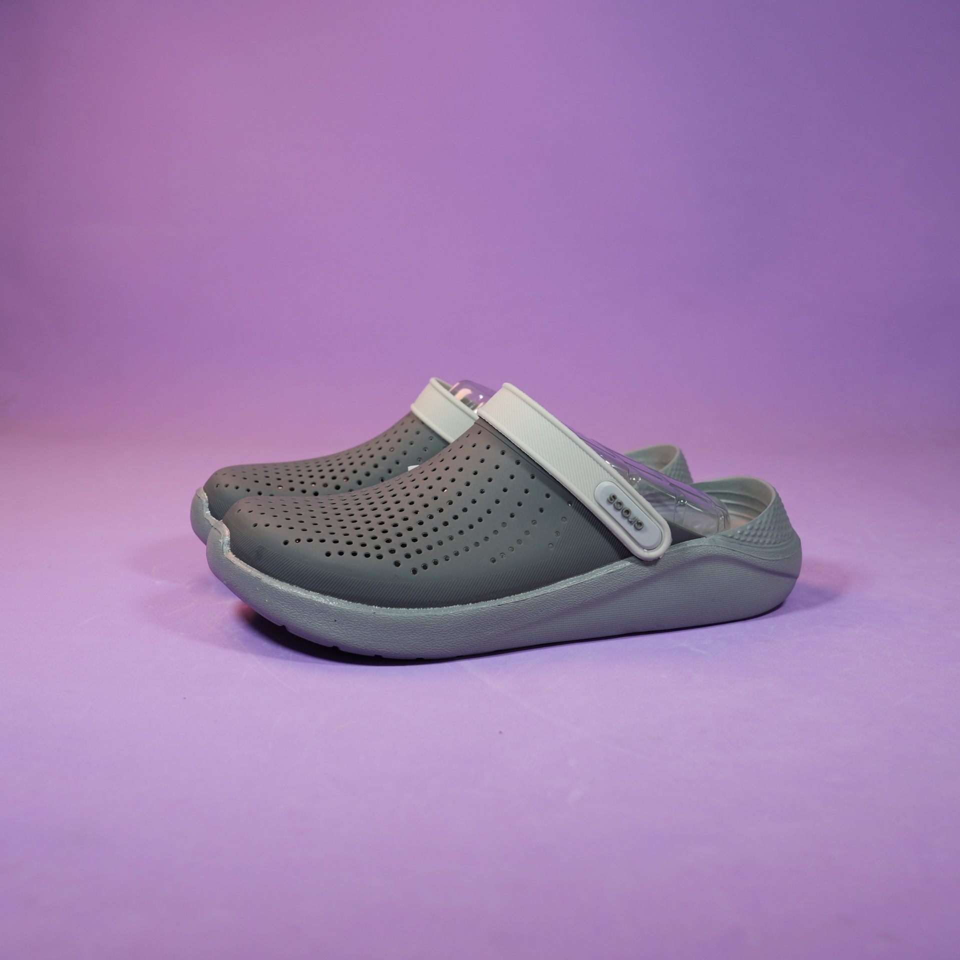 2023 새로운 LITERIDE CLAUGE 플랫 샌들 남녀 커플 비치 신발 구멍 신발 | 204592