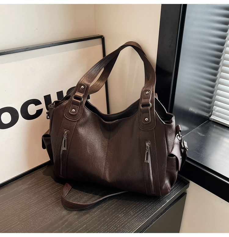 Vintage Women's Tote Bag With Rivets Large Capacity Shoulder Bag_voghion.com