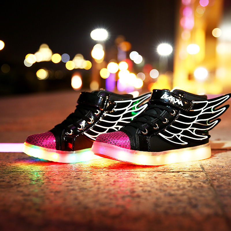 Chaussures lumineuses pour enfants Net rouge chaussures pour enfants automne et hiver nouvelles chaussures lumineuses rechargeables à LED chaussures de conseil USB ailes colorées une pièce_voghion.com