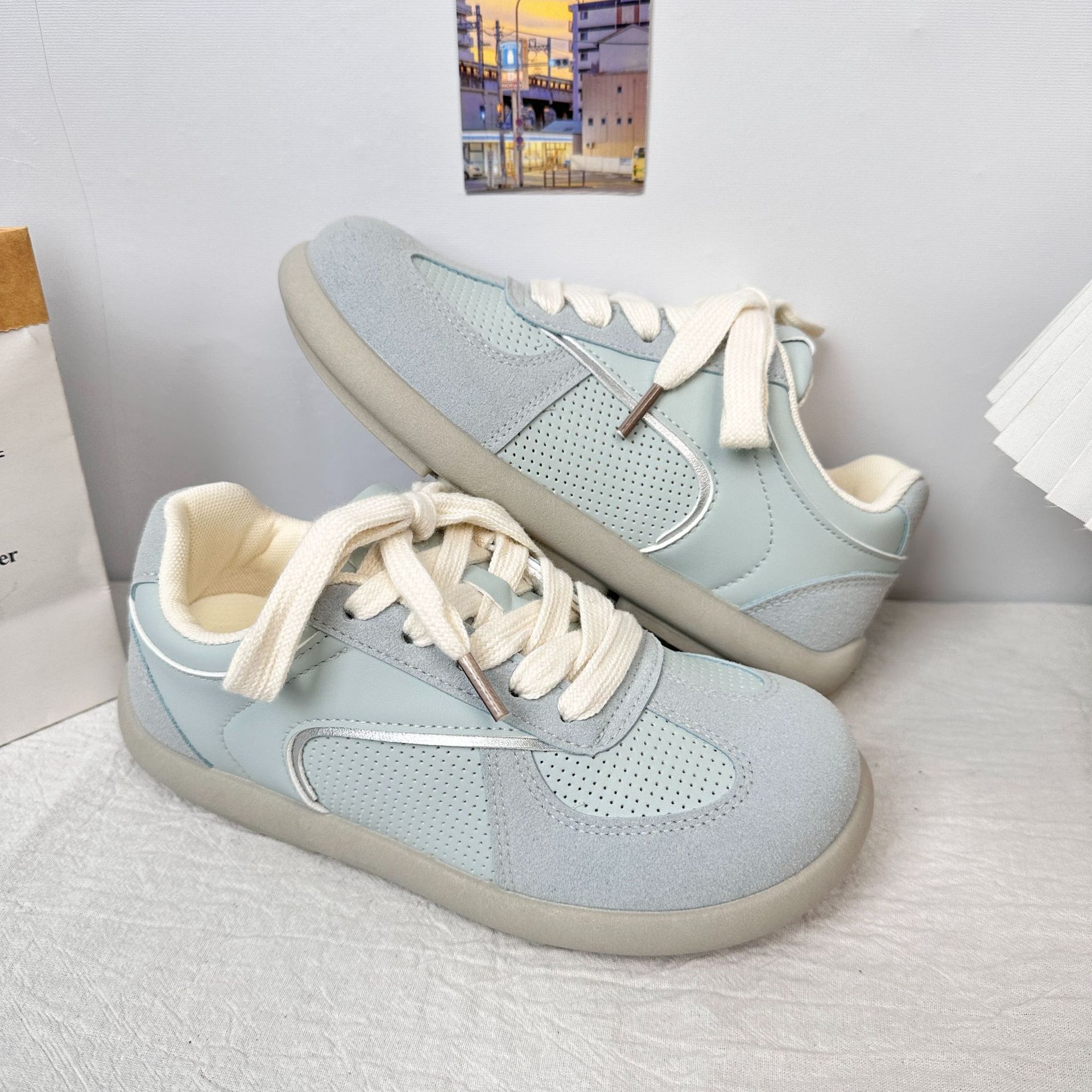 Yuanbo retro todo-fósforo zapatos de entrenamiento alemanes de fondo plano para mujer 2025 nuevos zapatos de tablero deportivo de ocio ligero de primavera y verano para el cabello