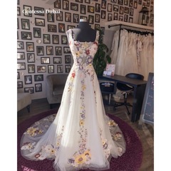 クロスボーダーイブニングドレス 2025 新しいセレブ気質ハイサスペンダースタイルホストフラワーパフォーマンス服 AliExpress 供給