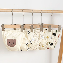 儿童袜;罩衣;围嘴围兜