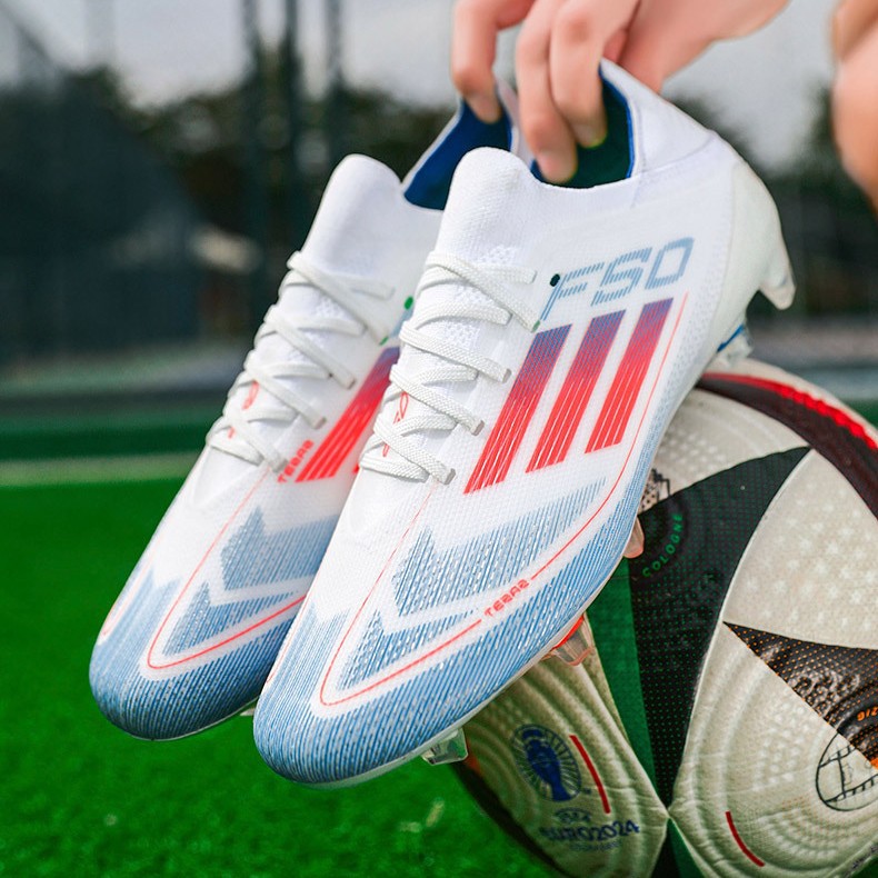Fábrica al por mayor nuevo F50 baja zapatos de fútbol juveniles clavos de hierba zapatos de fútbol de competencia profesional
