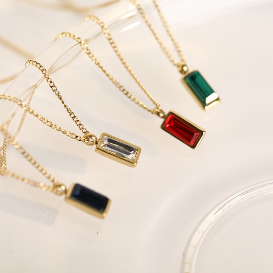 Emerald Zircon Necklace Rectangular Pendant Titanium Steel Clavicle Chain display picture 1