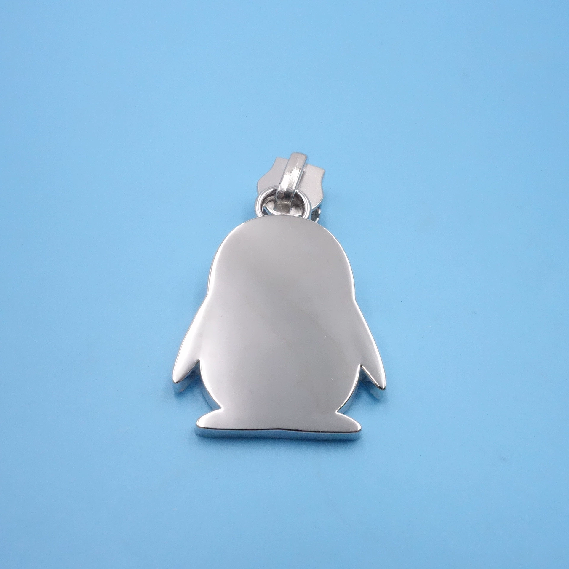 Производство брелоков с логотипом, застежек-молний из цинкового сплава с мультяшным дизайном для багажа и одежды.