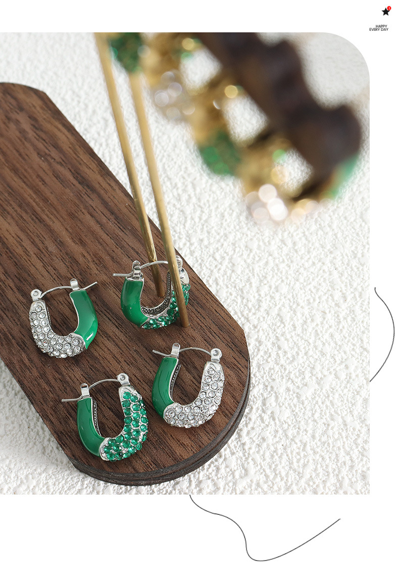 1 Pair Simple Style Solid Color Inlay Titanium Steel Rhinestones Earrings display picture 1