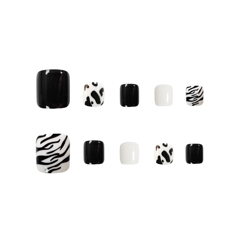 Patrón de leche de verano uñas de pies falsas patrón de cebra uñas de pies parches de uñas de pies terminados para mostrar uñas blancas al por mayor