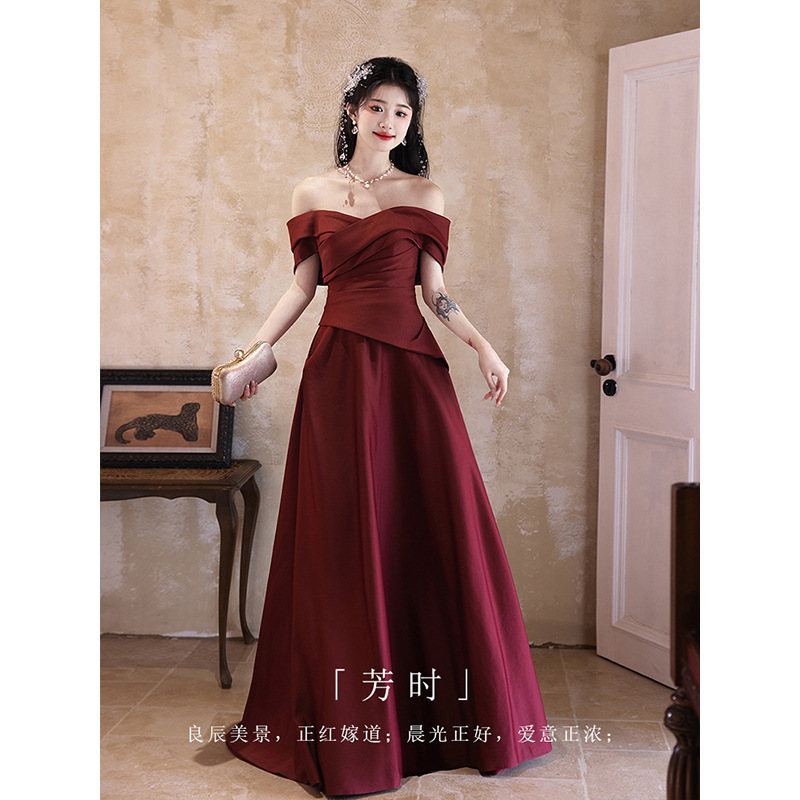 一字肩敬酒服新娘红色缎面显瘦高级订婚礼服裙回门答谢宴声乐艺考|undefined