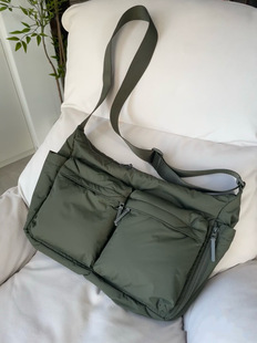 Capacious shoulder bag for leisure, one-shoulder bag, pocket sports laptop