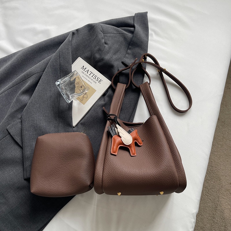 Este año popular simple bolso de cubo portátil para mujeres 2026 nuevo estilo de alto nivel lichi estampado lujoso mochila de hombro