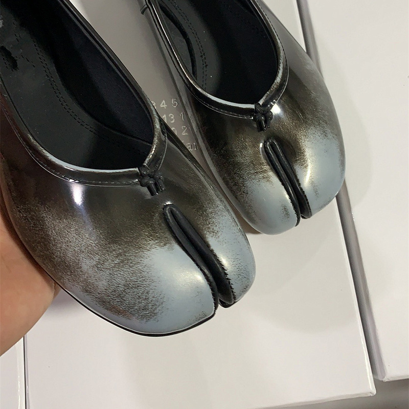 広州工場のトップ層牛革の足指MM6フラットバレエ靴のマギラの女性靴の輸出高バージョンの女性靴|undefined