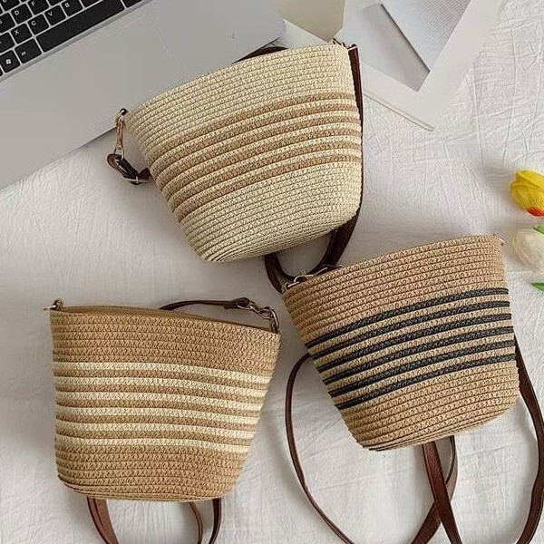 Fashionable Straw Bag for Women 2025 New Autum Beach Vacation Shoulder Bag Simple Ins Vegetable Basket Bag Women's Bag