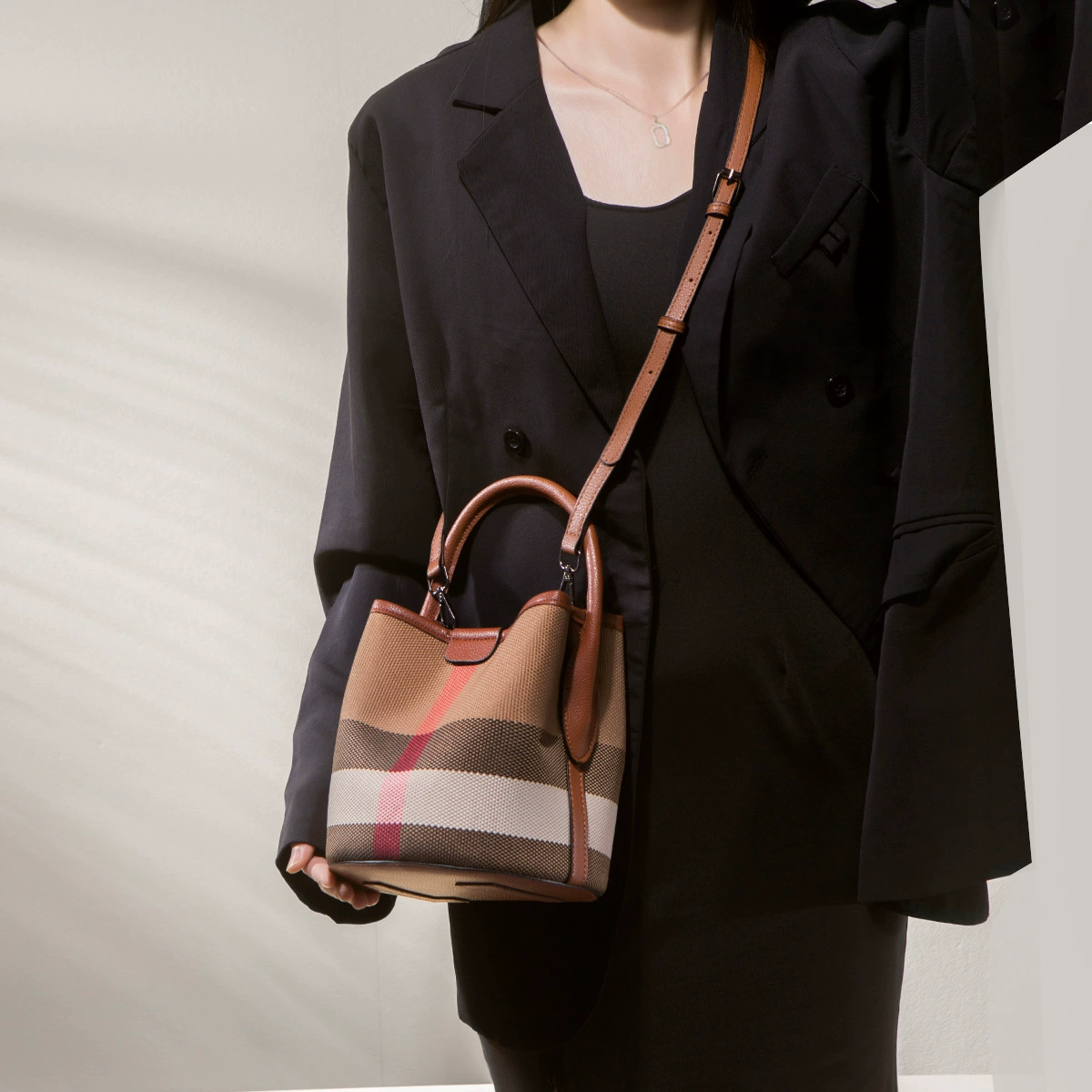 Женская сумка-шоппер в клетку 2025, новая высококачественная универсальная мини-сумка из холста, сумка-ведро, сумка через плечо, кроссбоди.