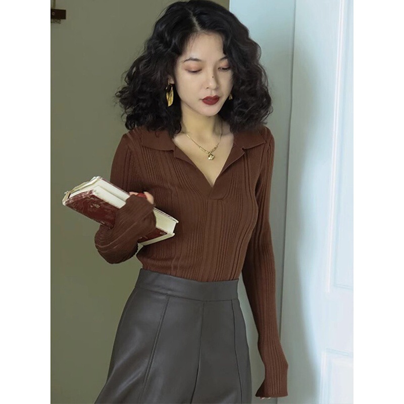 Melad brown retro V-neck knit sweater for women, autumn and winter, high-end, slim-fit, inner layer, stylish top Melad brown retro V-neck knit sweater for women, autumn and winter, high-end, slim-fit, inner layer, stylish top