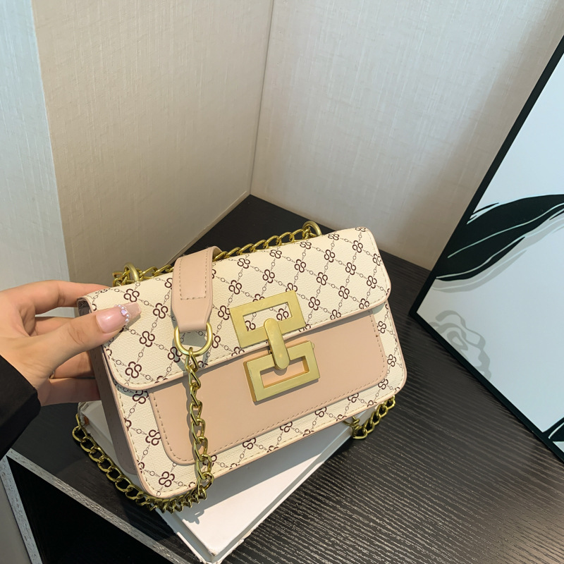 Bolsos de diseño de nicho de alto nivel para mujeres 2024 nueva moda cadena bolso de hombro universal bolso de mochila de estilo extranjero