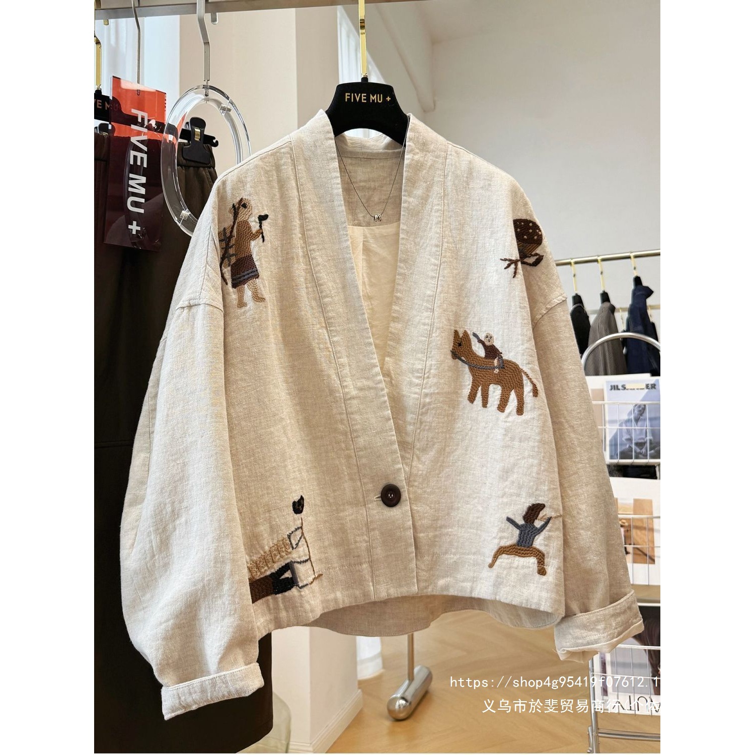 High-end short jacket for women, featuring exquisite and unique embroidery and a stunning collar, perfect for autumn 2026.