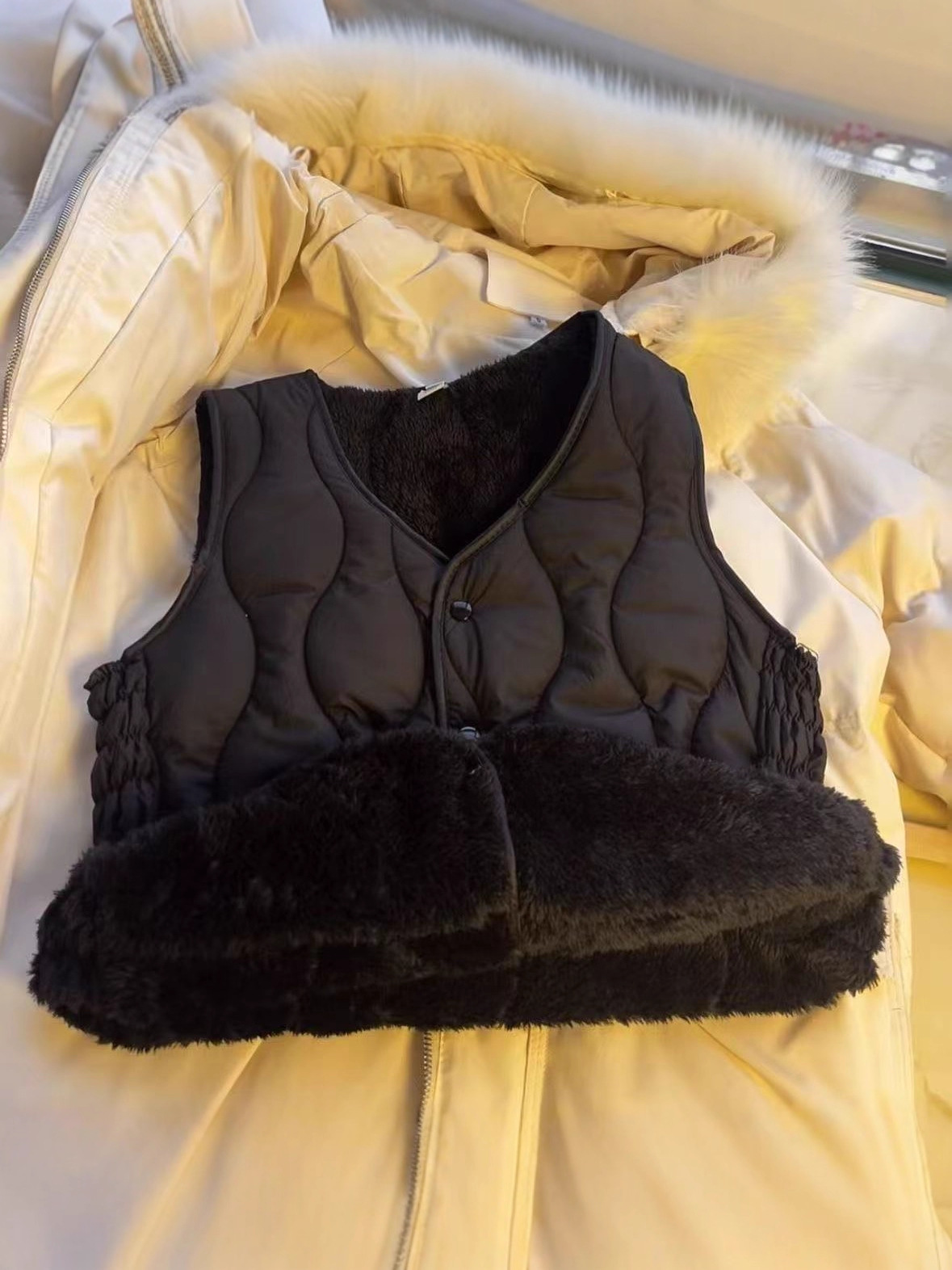 2025 New Autumn and Winter Fashionable Velvet and Cotton Vests for Men and Women, Short Warm Back Couple Vests and Cotton Jackets 5