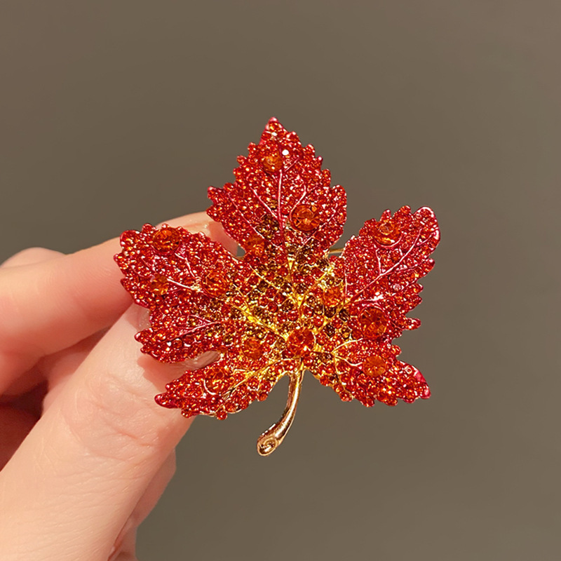 Luxury Maple Leaf Brooch With Full Diamond Inlay For Women_voghion.com