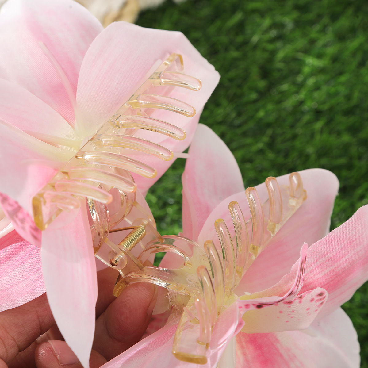 Women's Flower Sweet Mixed Materials Hair Claws display picture 6