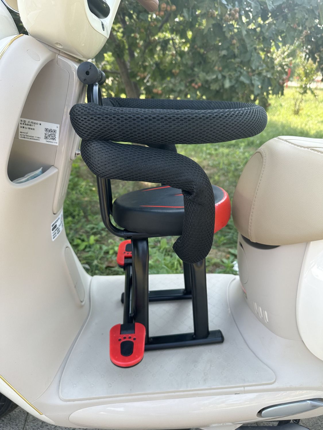 Electric Vehicle Child Seat, Electric Motorcycle Small Stool Seat, Foldable Footrest Seat, Detachable Fence Seat, Hot-Selling