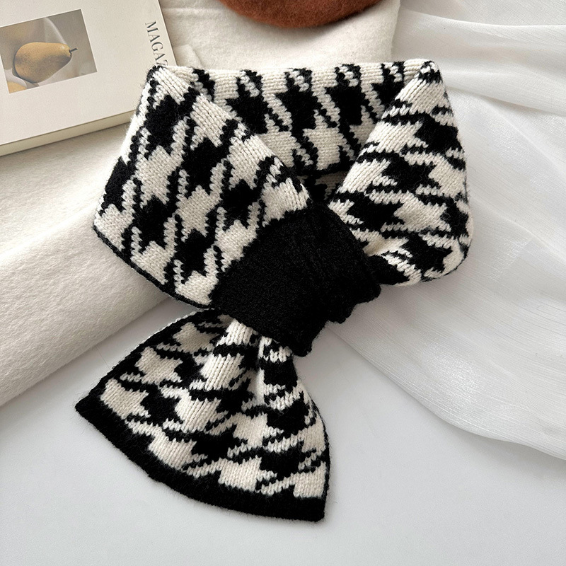 Nueva pata de gallo de punto pequeña bufanda para las mujeres Otoño e Invierno estilo coreano versátil cálido cuello perforado Protección decorativa bufanda collar