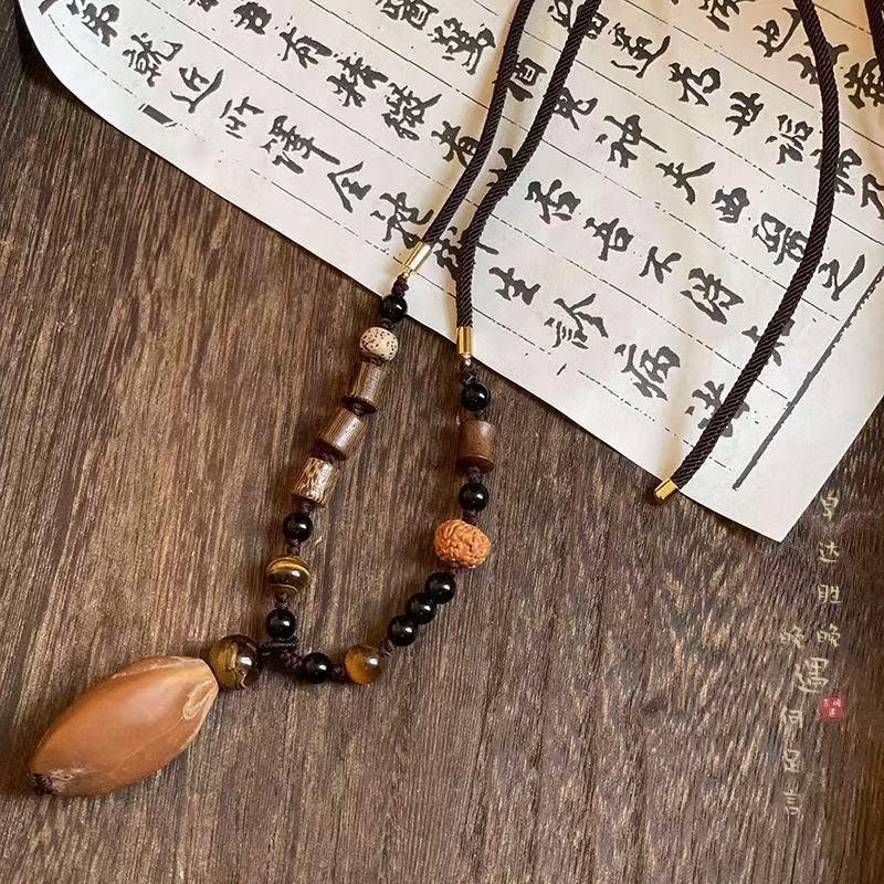 카라멜 올리브 스톤 목걸이