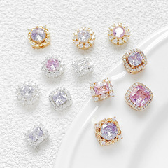 18kメッキの本物の金の保色はジルコンの正方形の丸い形のビーズを入れます。