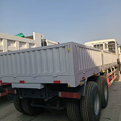 371 horsepower dump truck – Yük maşınları