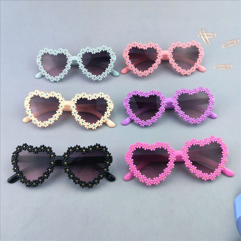 22g Weight Cute Novelty Heart Shape Ac UV400 Protection Tinted Lenses Special-Shaped Mirror Full Frame Kids Sunglasses